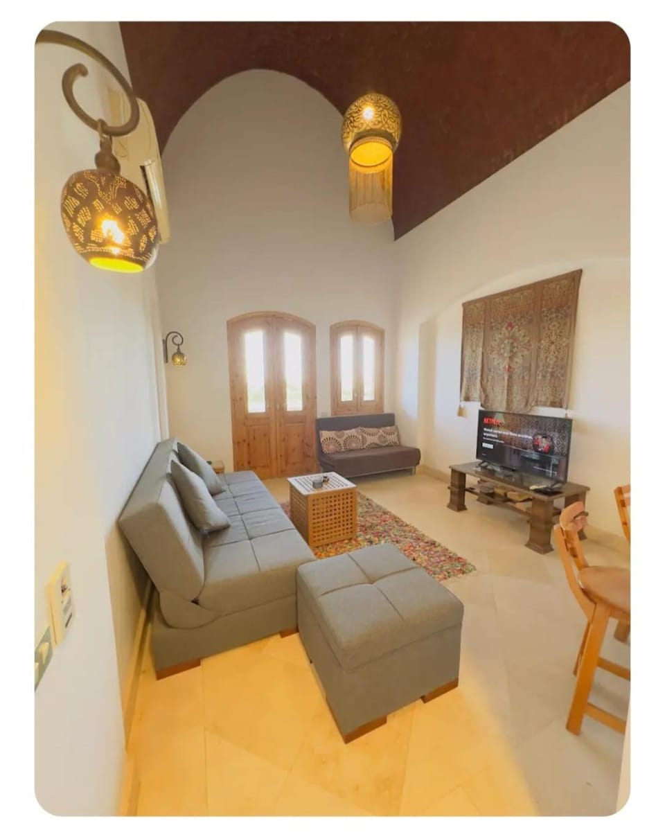 Communal lounge/ TV room, TV and multimedia, Balcony/Terrace, Living room