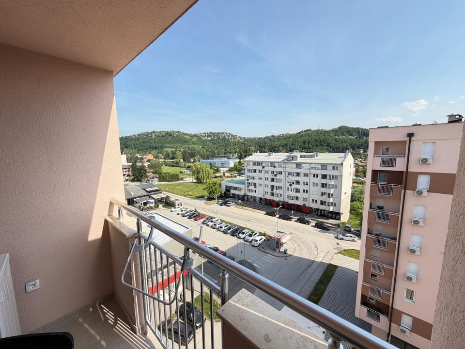 Neighbourhood, Balcony/Terrace, City view, Mountain view, Street view, Location