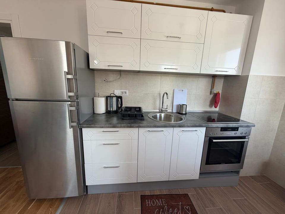 Kitchen or kitchenette, oven, stove