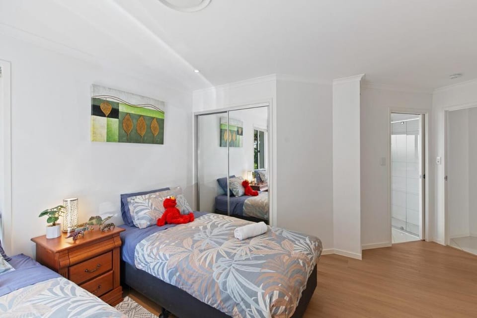 Pet friendly &Amazing waterfront house &Pool Villa in Brisbane