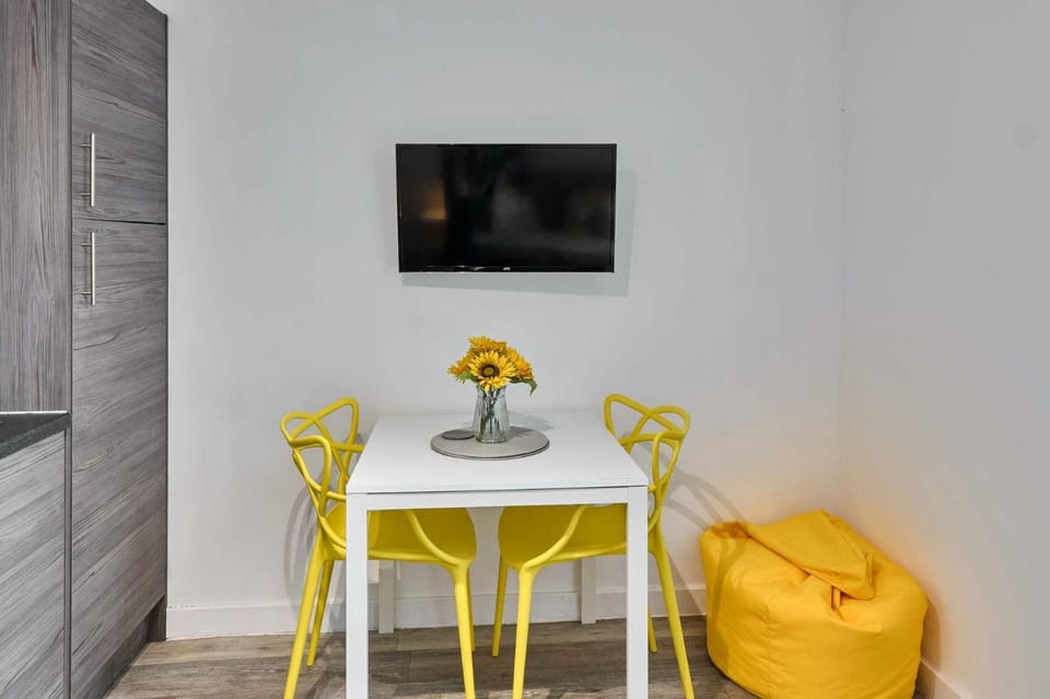 TV and multimedia, Dining area