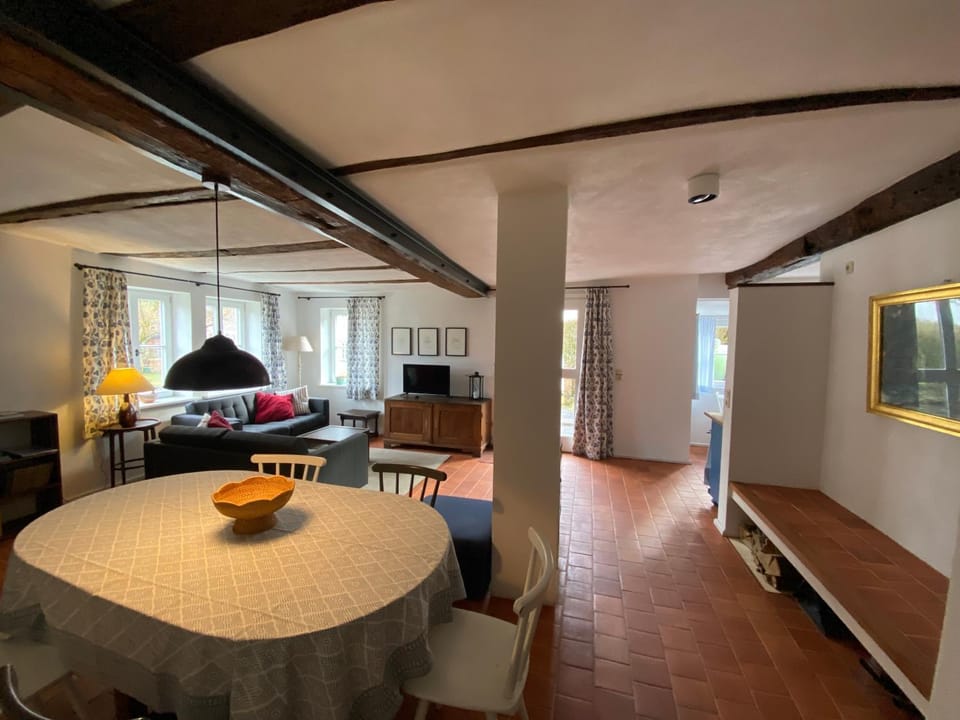 Communal lounge/ TV room, Living room, Dining area