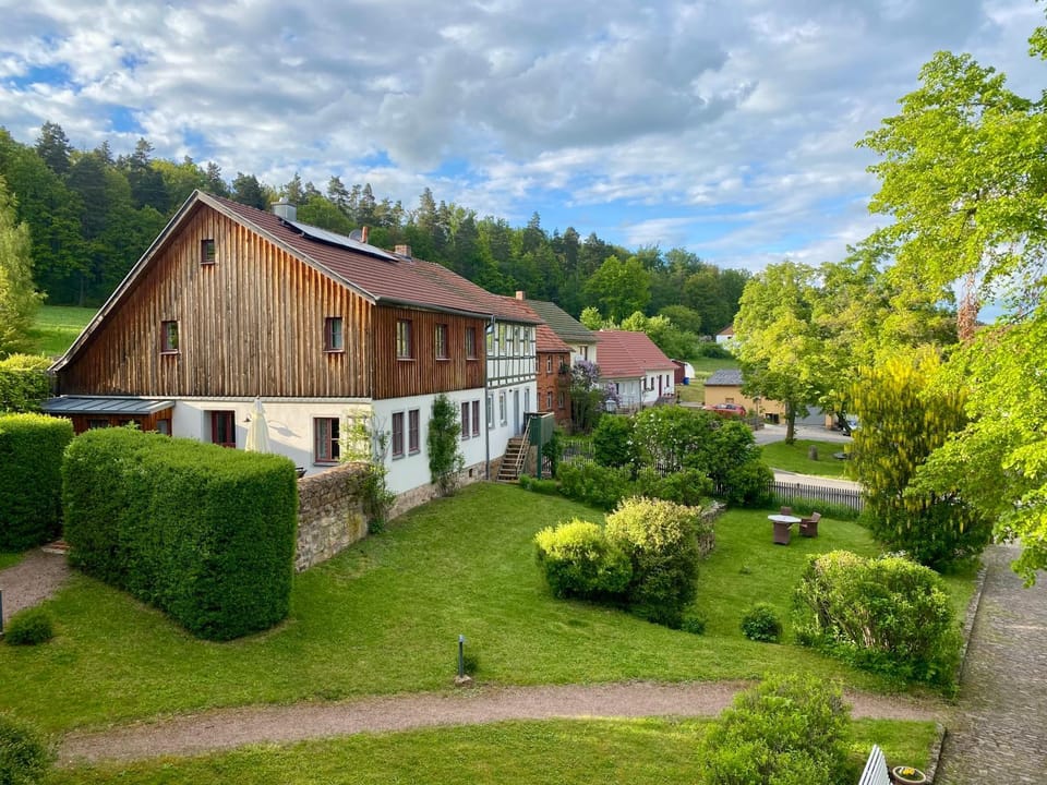 Property building, Garden, Balcony/Terrace