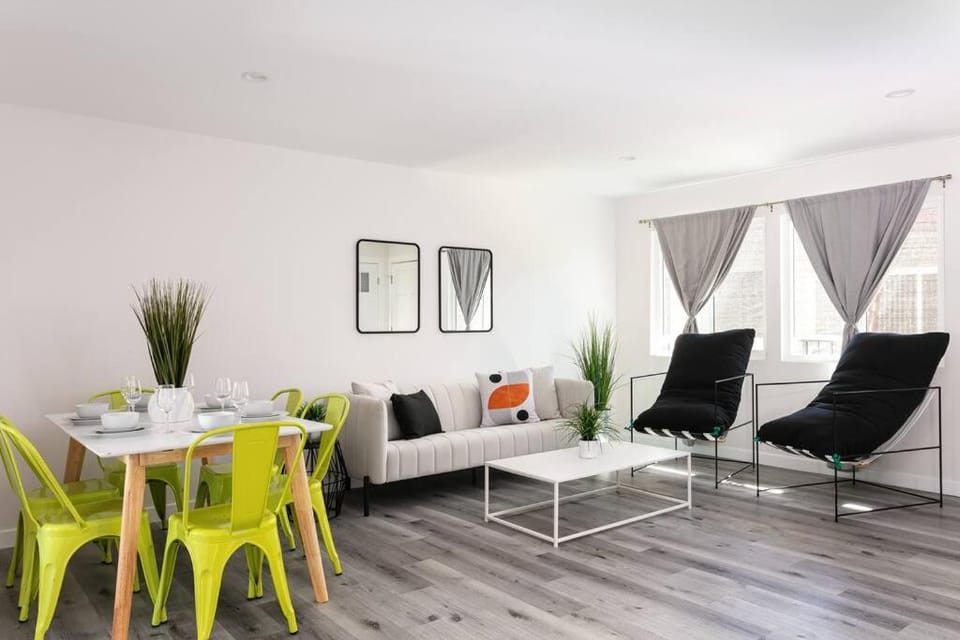 Chic Walkable Downtown Apt Near Americana House in Eagle Rock