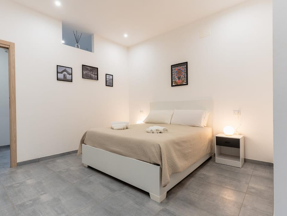Bedroom, air conditioner