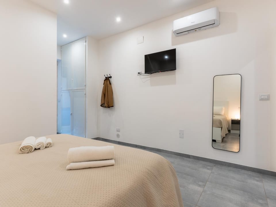 TV and multimedia, Bedroom, air conditioner