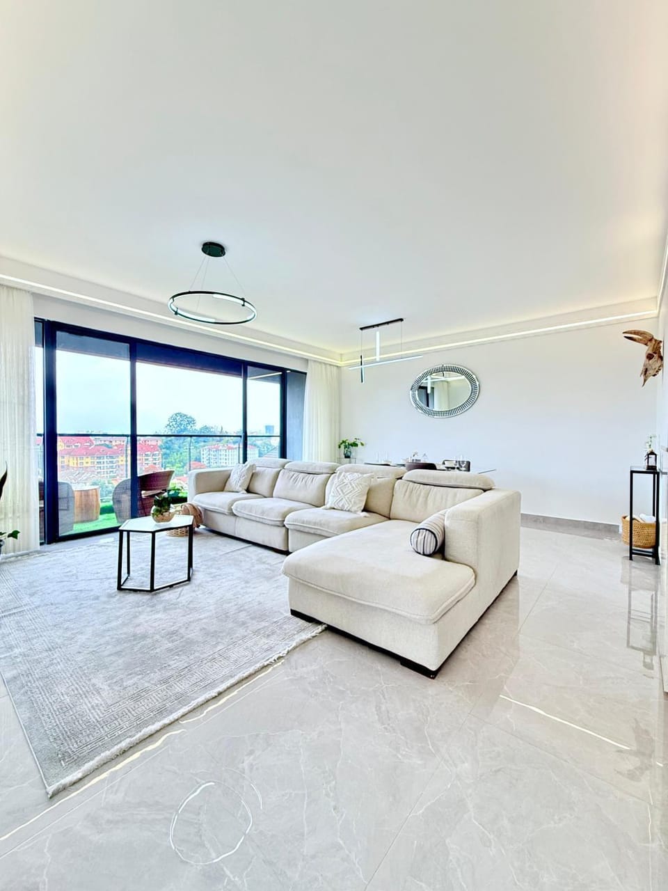 Urban Elegance 2BR Lavington Near Junction mall - Heated Pool, Gym, Fast WiFi Apartment in Nairobi