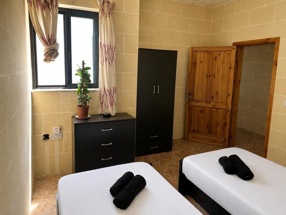 Bed, Photo of the whole room, Bedroom, internet, towels, wardrobe