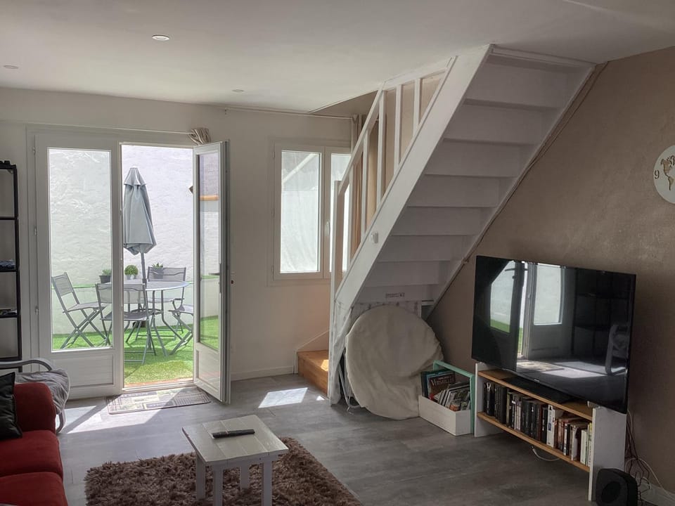 Living room, Inner courtyard view