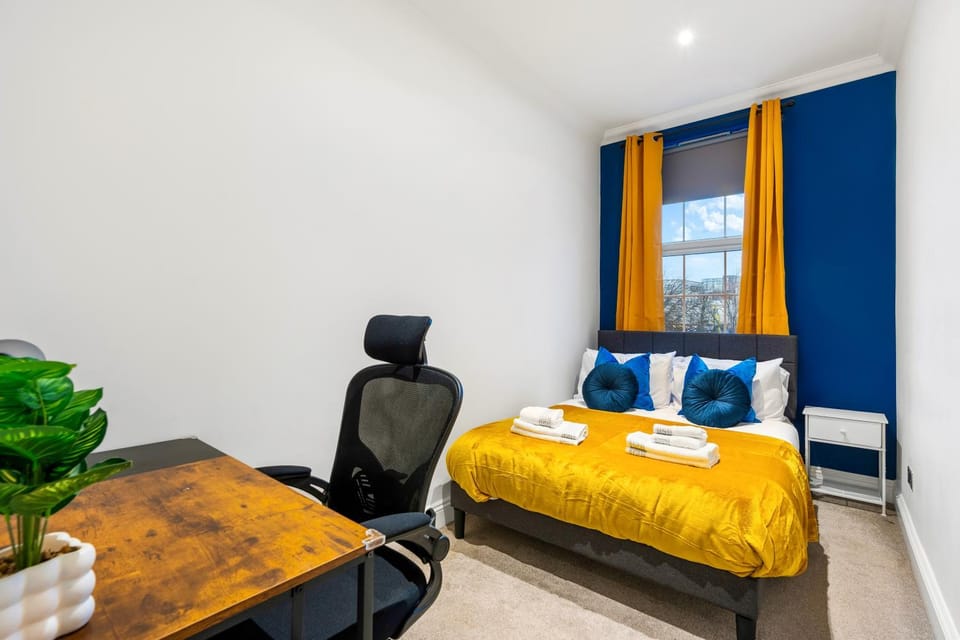 Bed, Photo of the whole room