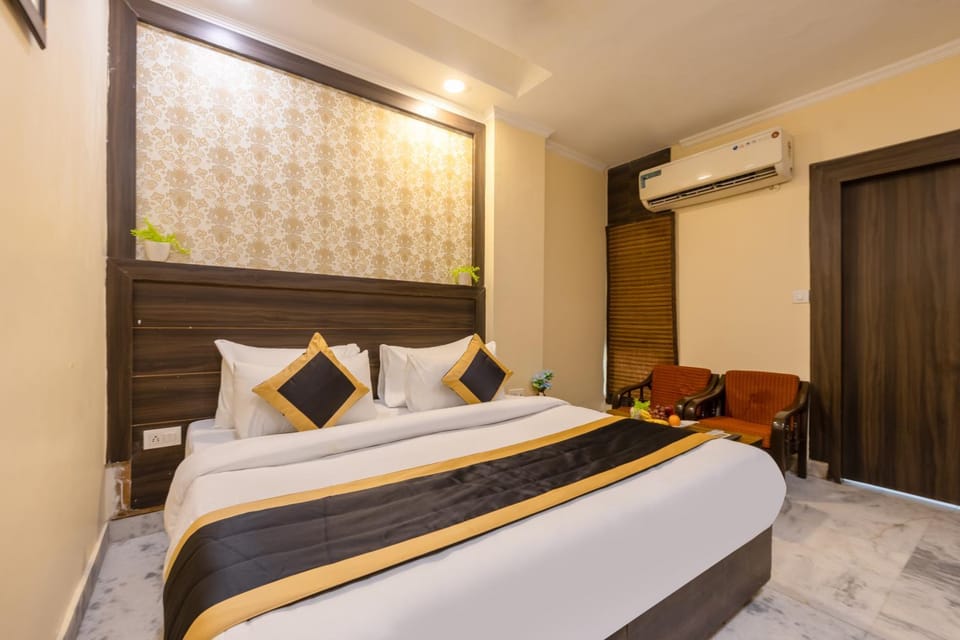 Bed, Photo of the whole room, Bedroom, internet, wardrobe, air conditioner