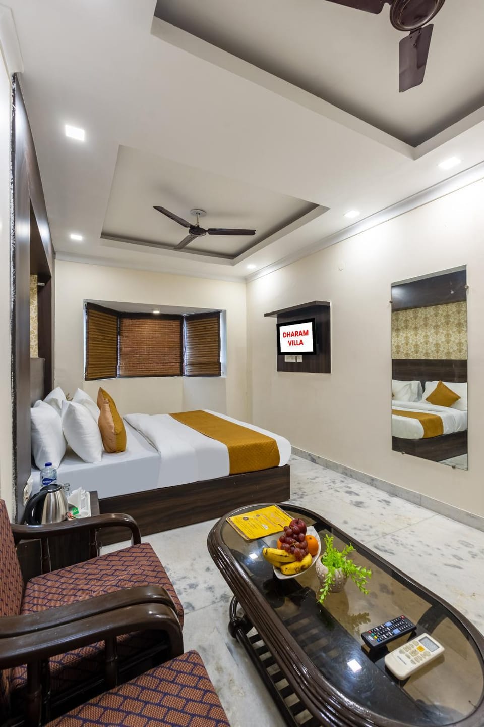 Bed, TV and multimedia, Photo of the whole room, Seating area, Bedroom