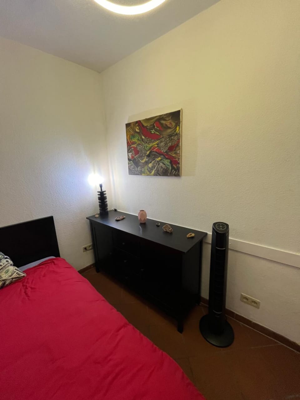 Bed, TV and multimedia, Bedroom