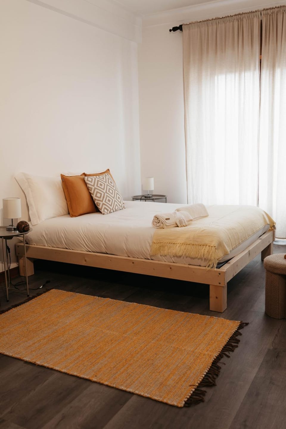 Bed, Decorative detail, Bedroom, towels