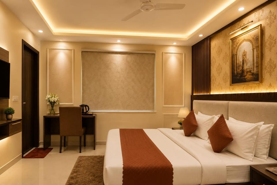 Bed, TV and multimedia, Living room, Photo of the whole room, Seating area, Bedroom, hair dresser, air conditioner