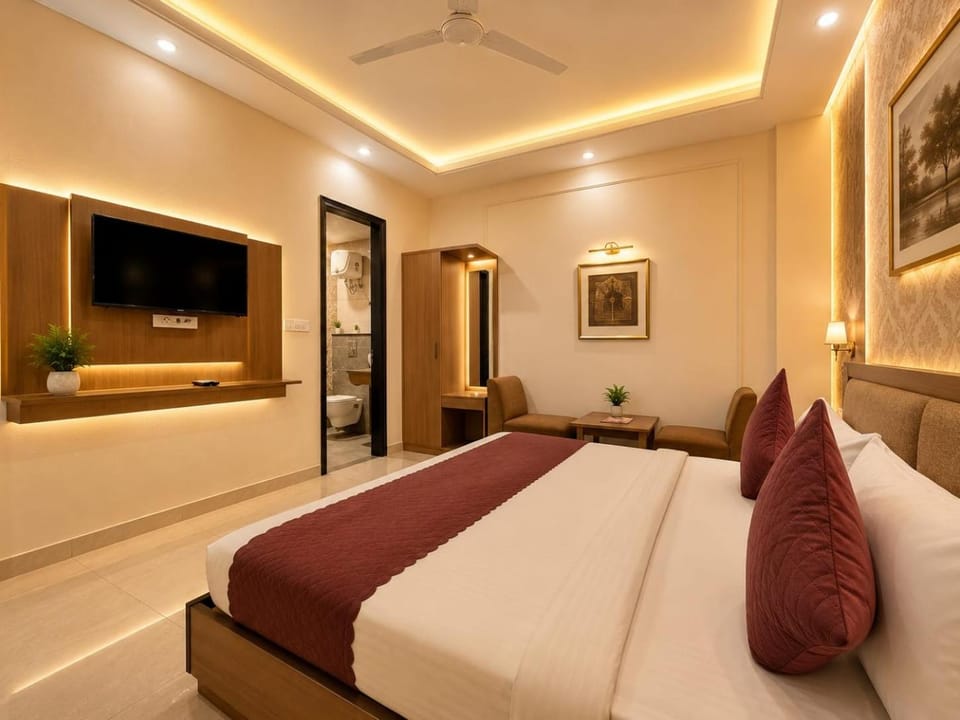 Bed, TV and multimedia, Photo of the whole room, Bedroom