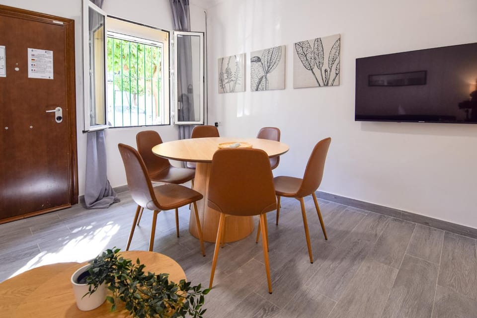 TV and multimedia, Dining area