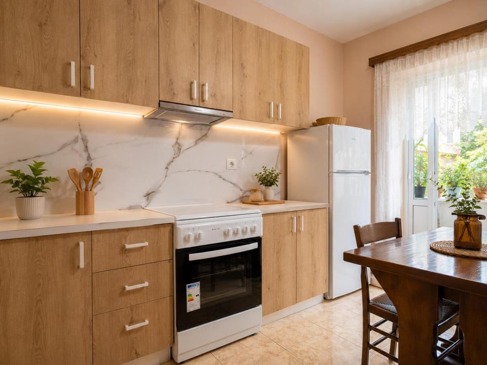 Kitchen or kitchenette, Dining area, oven, kitchen, kitchen