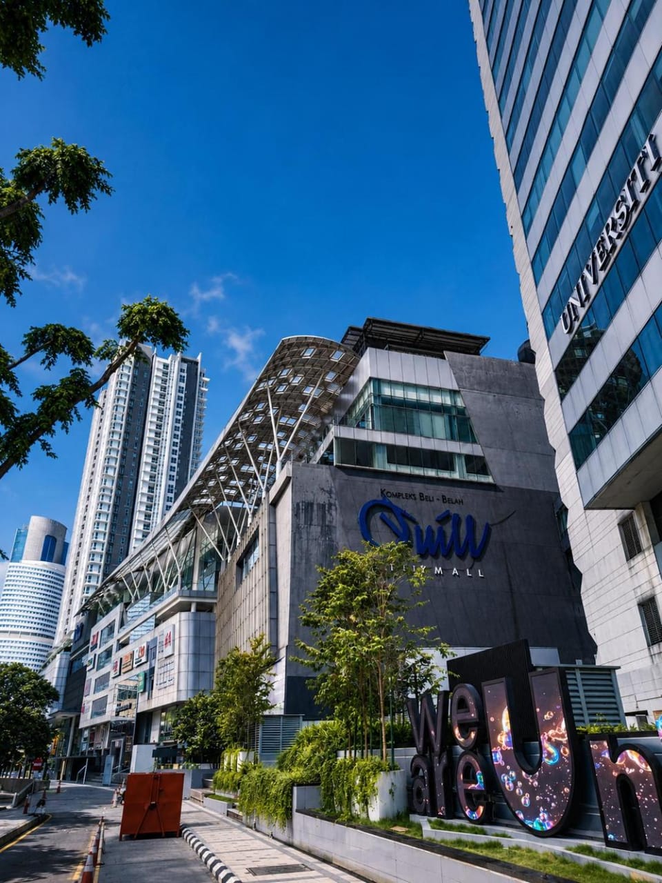 Property building, Day, Neighbourhood, City view, Street view, Location