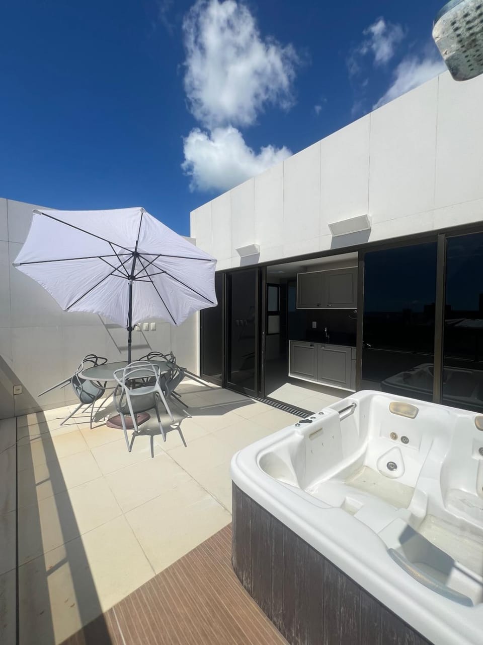 Hot Tub, Solarium