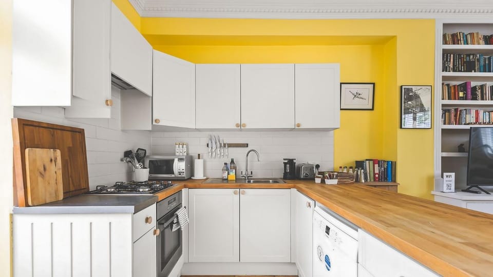 Fantastic 1BDR Flat in Chiswick w Spacious Garden Apartment in London Borough of Ealing
