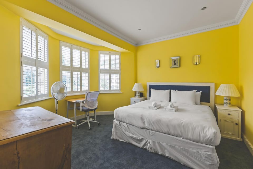 Fantastic 1BDR Flat in Chiswick w Spacious Garden Apartment in London Borough of Ealing