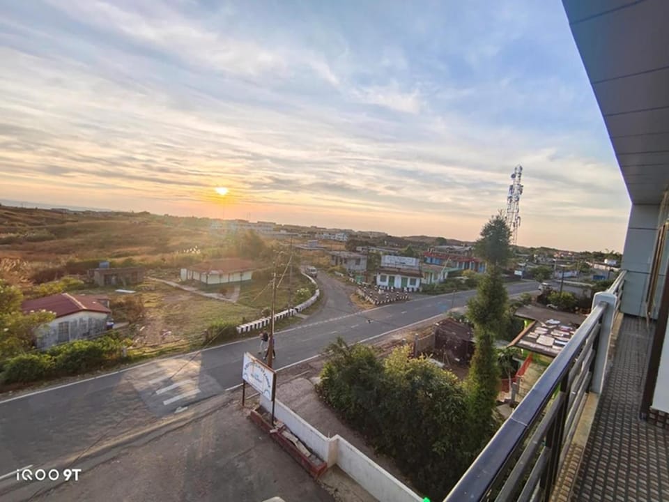 View (from property/room), City view, Mountain view, Street view