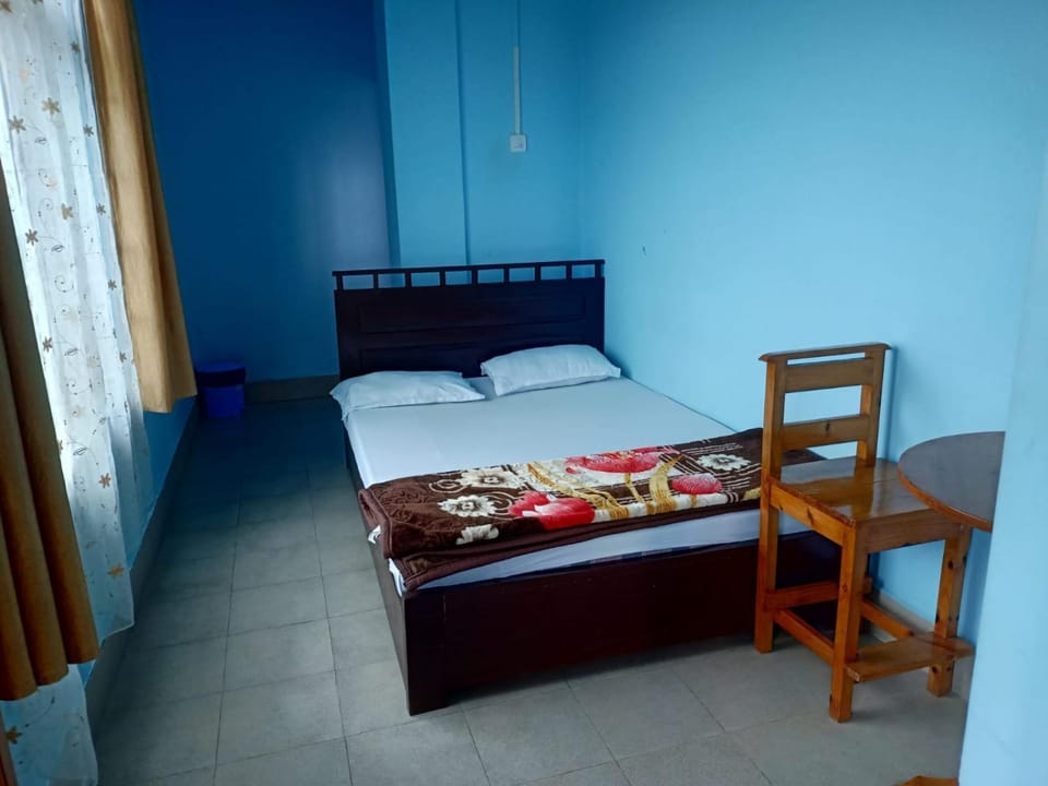 Bed, Photo of the whole room, Seating area, Bedroom