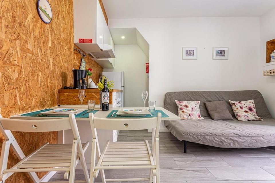 Living room, Meals, kitchen