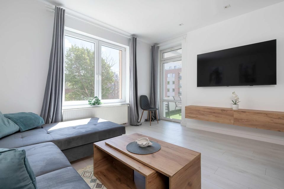 TV and multimedia, Living room, Seating area, Evening entertainment
