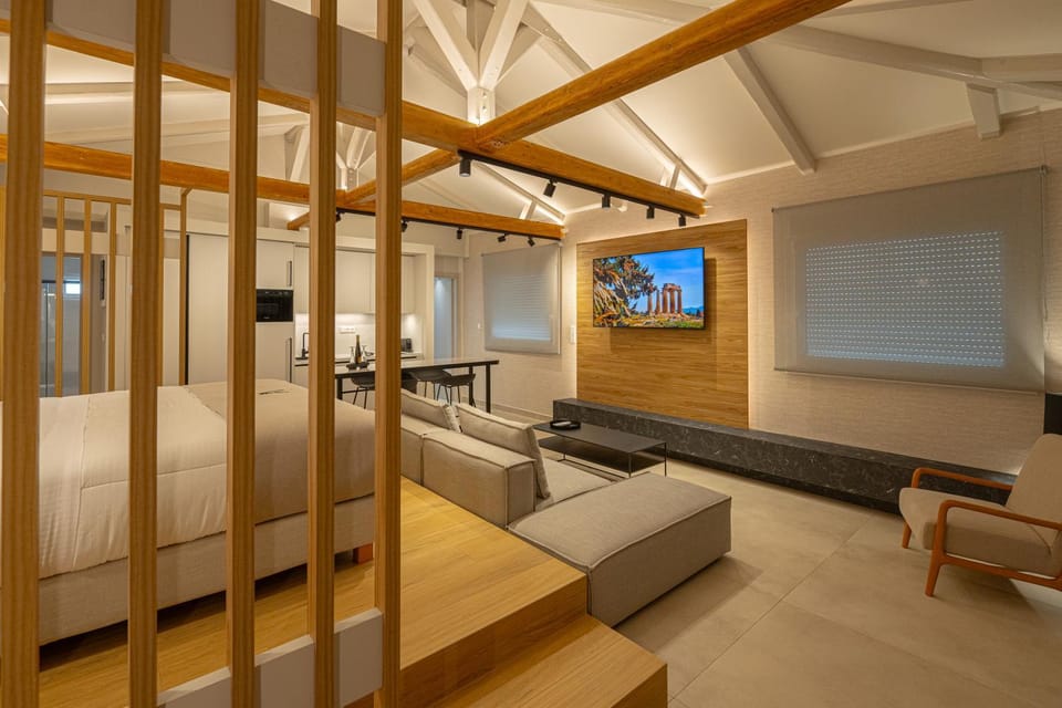 Bed, TV and multimedia, Living room, Photo of the whole room, Seating area, Bedroom