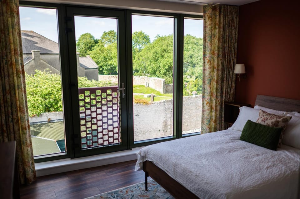 Bed, Garden, View (from property/room), Bedroom