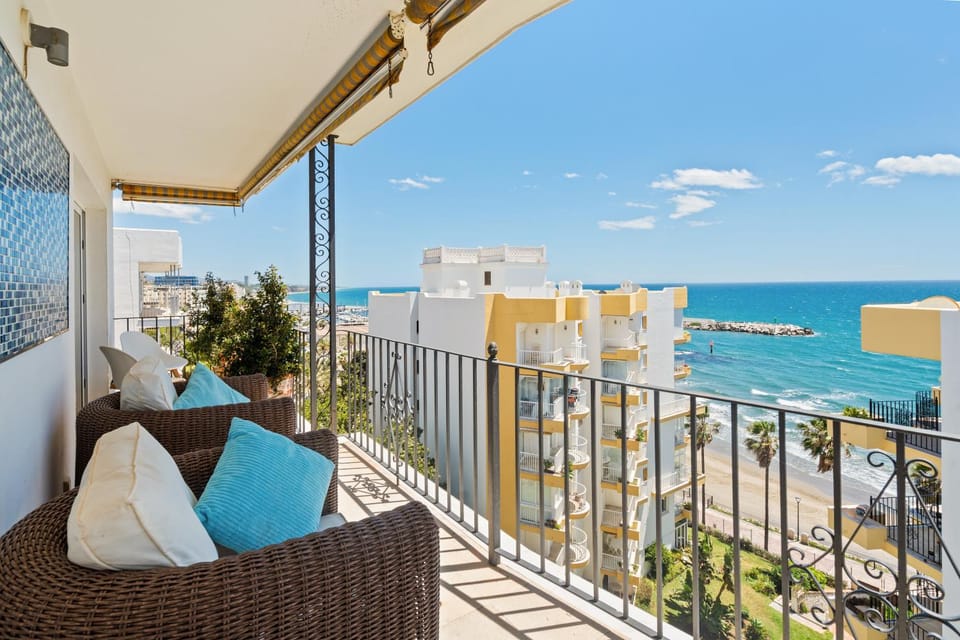 Beachfront Marbella Sea Views, Old Town, Parking Apartment in Marbella