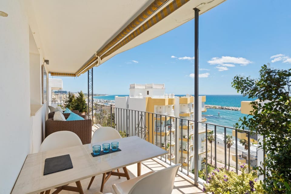 Beachfront Marbella Sea Views, Old Town, Parking Apartment in Marbella