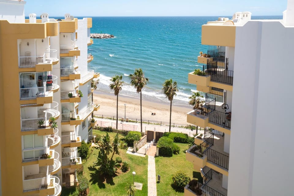 Beachfront Marbella Sea Views, Old Town, Parking Apartment in Marbella