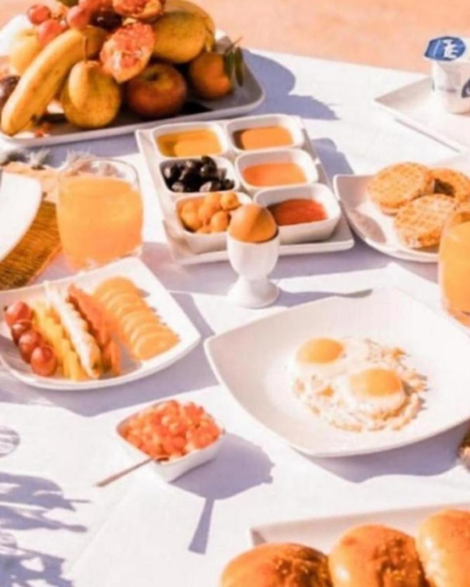Food and drinks, Food, Breakfast, Continental breakfast, Buffet breakfast, Lunch, Dinner