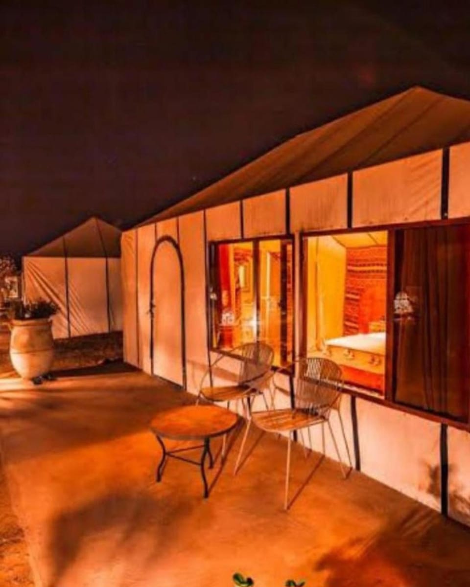 Restaurant/places to eat, View (from property/room), Balcony/Terrace, Seating area, Dining area