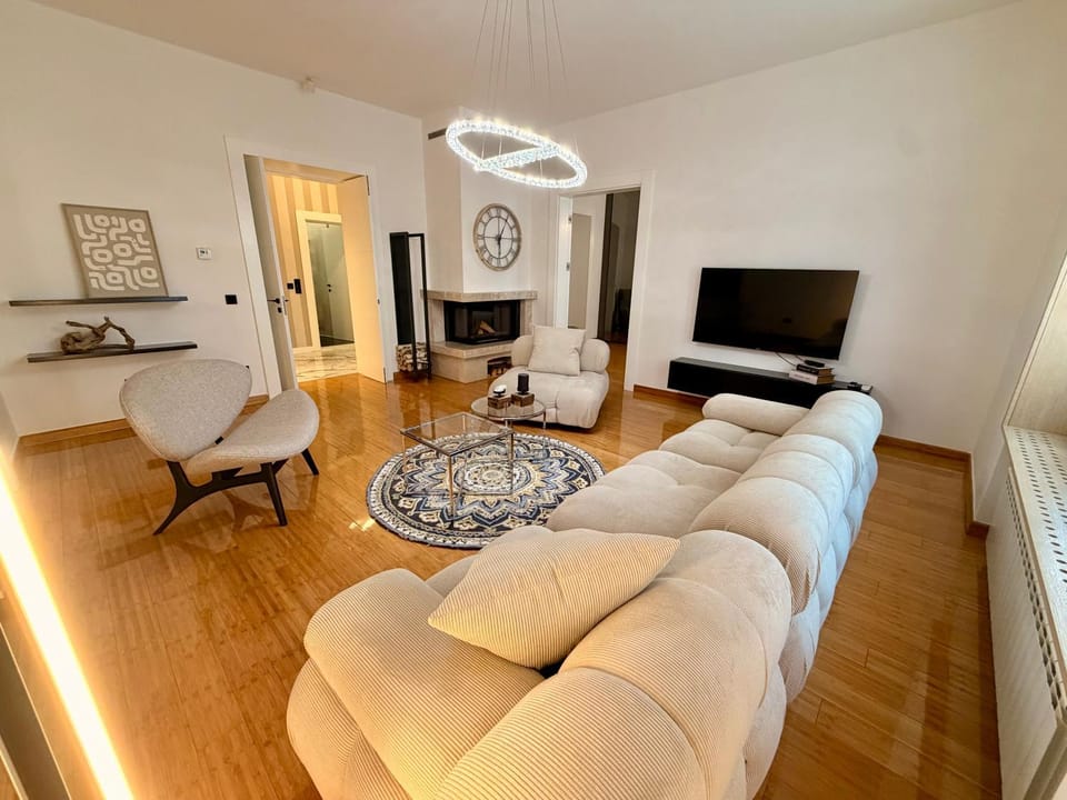 TV and multimedia, Living room, Seating area