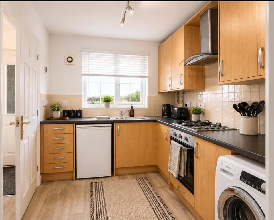Trades Welcome Free Van Parking Long Stays Apartment in Huntingdonshire District