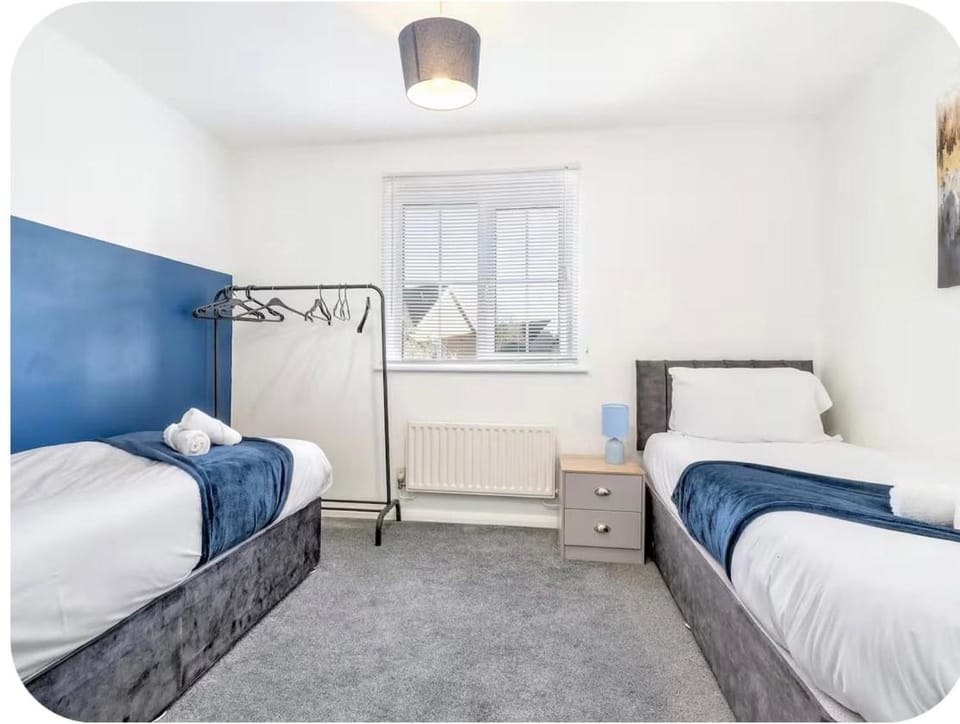 Trades Welcome Free Van Parking Long Stays Apartment in Huntingdonshire District