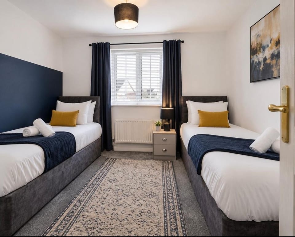 Trades Welcome Free Van Parking Long Stays Apartment in Huntingdonshire District
