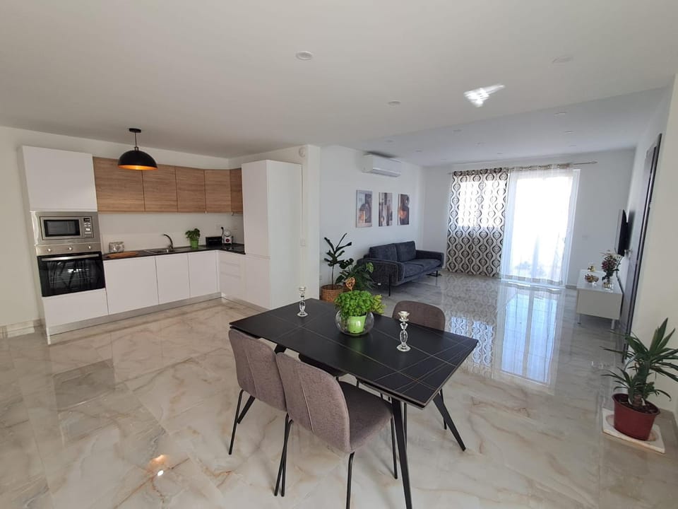 Kitchen or kitchenette, Living room, Seating area, Dining area, oven, stove, toaster