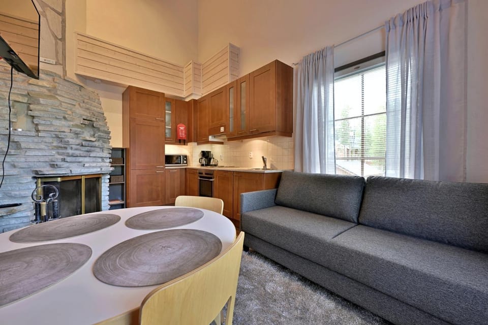 Kitchen or kitchenette, Living room, Seating area, Dining area, fireplace, stove