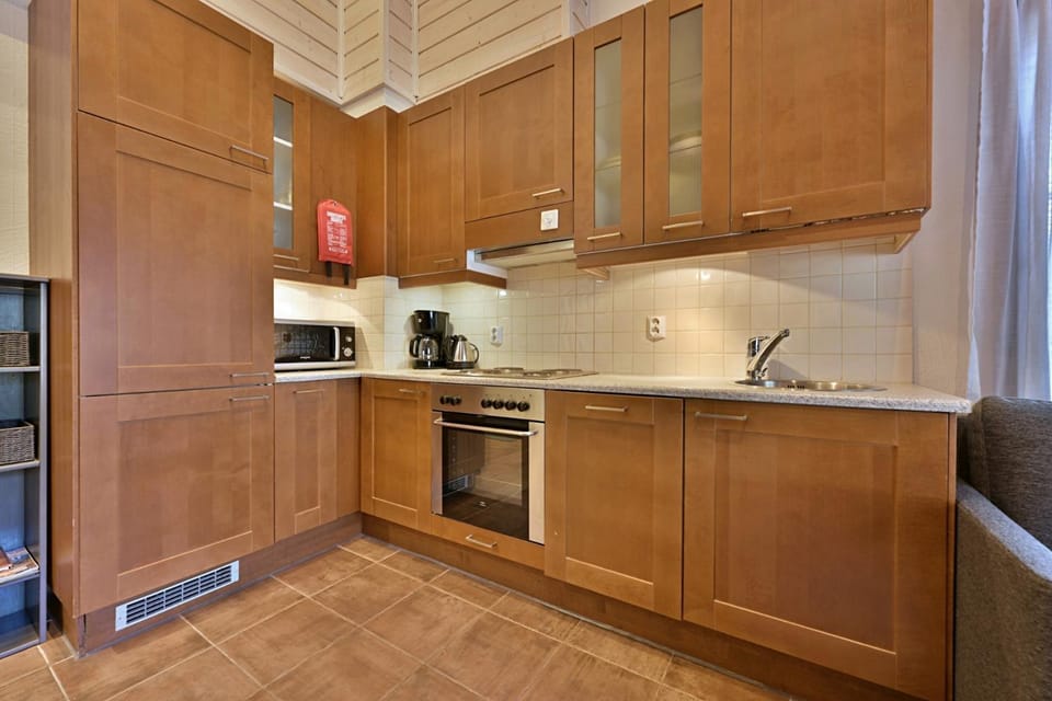 Coffee/tea facilities, Kitchen or kitchenette, dishwasher, oven, stove, toaster