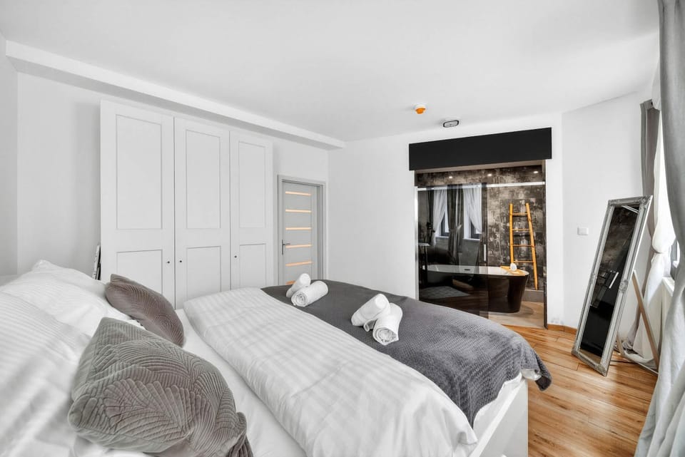 Bed, Bathroom, Photo of the whole room, Bedroom, towels, wardrobe