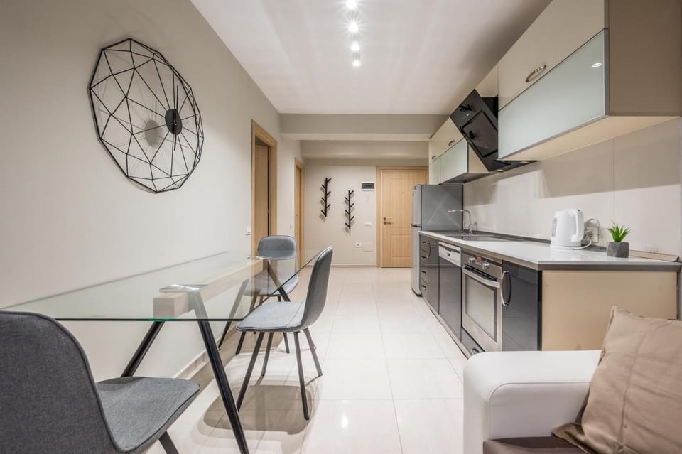 Kitchen or kitchenette, Dining area, oven, stove