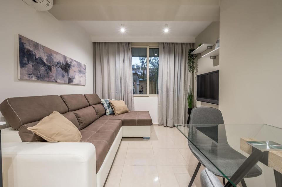 TV and multimedia, Living room, Seating area, air conditioner
