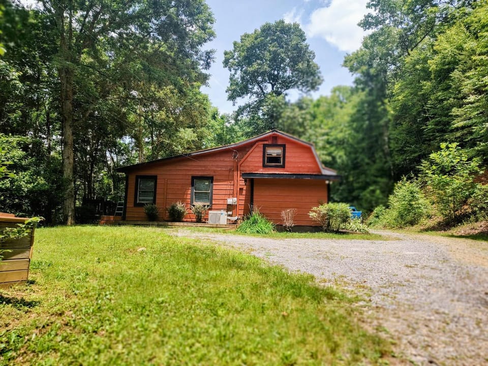 Property building, Natural landscape, Other, Canoeing, Hiking, Cycling, Animals, Sports, Family