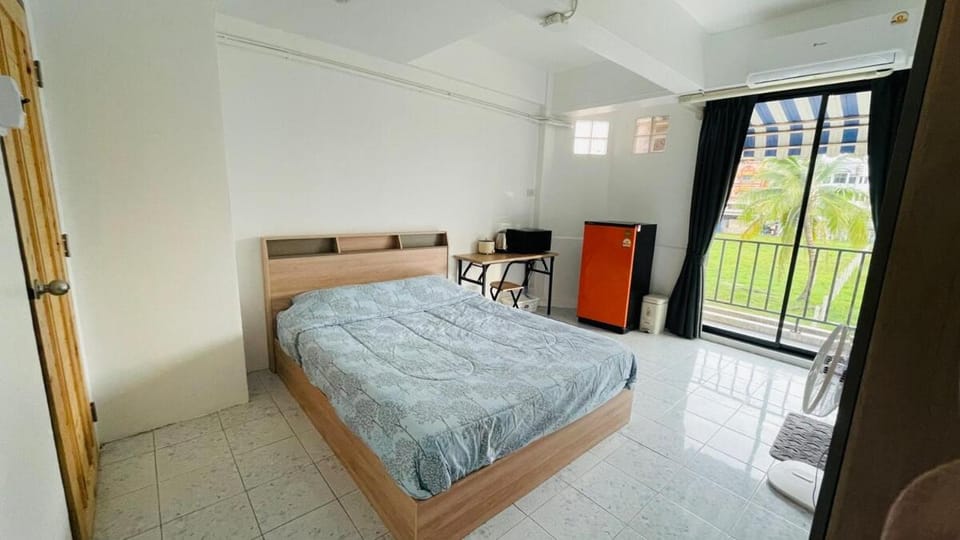 Very budget studio free wifi in town pet friendly Apartment in Wichit
