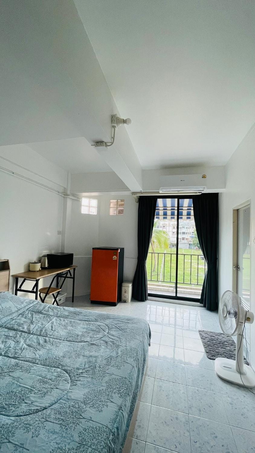 Very budget studio free wifi in town pet friendly Apartment in Wichit